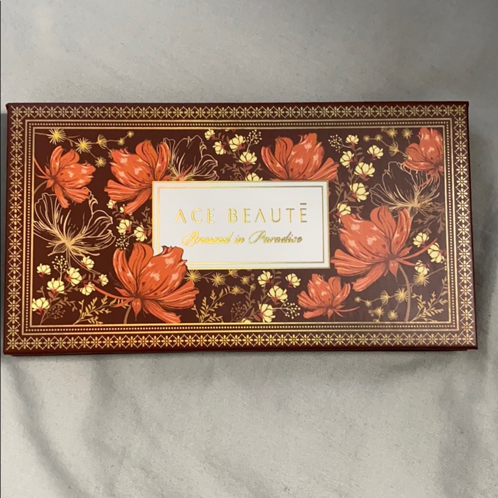 Contour and bronzer pallet